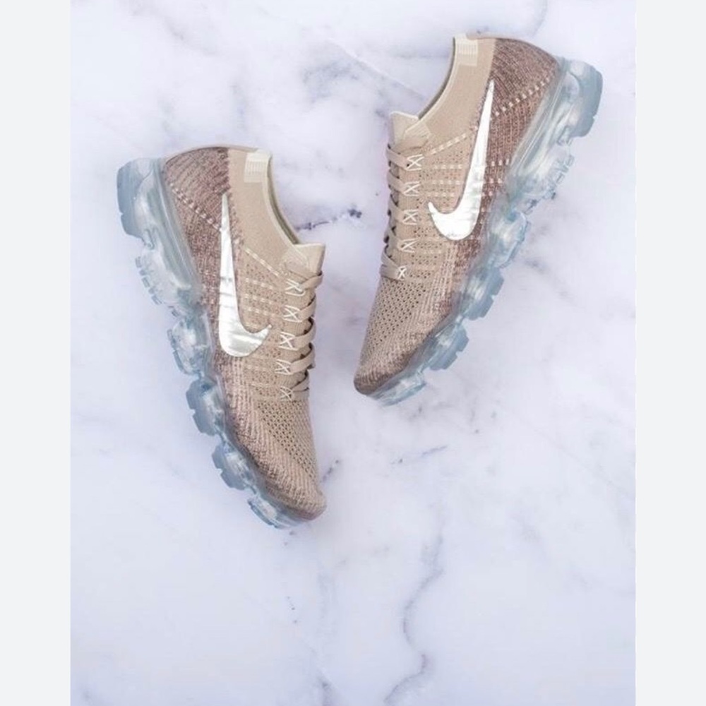 Nike Air Vapormax Flyknit sneakers - Picture 9 of 10
